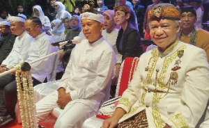 Anton Charliyan Tegaskan Makna Mahkota Binokasih di Kirab Budaya Tasikmalaya