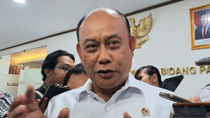 Eks Kepala BGN Dadan Hindayana Dikabarkan Dijemput Kejagung, Kantor BGN Digeledah