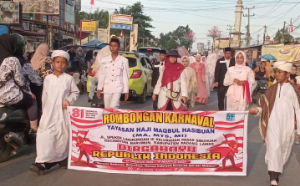 Karnaval HUT RI ke-81 di Padang Lawas, Santri Al-Maqbul Hasibuan Tampilkan Ragam Budaya Nusantara