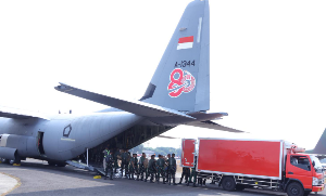 TNI AU Percepat Distribusi Bansos Bencana NTT, Pesawat A400M hingga Hercules Dikerahkan