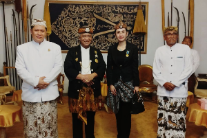 Pajang Jimat Keraton Kasepuhan Cirebon 2026, Abah Anton Dorong Pelestarian Adat, Agama, dan Nasionalisme