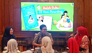 Buku “22 Hari Belajar Parenting” Hadir di Tengah Masifnya Konten Digital, Ini Standar Ketat Erlangga