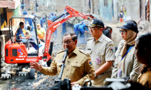 Anak Kali Krukut Tak Sekadar Dikeruk, Pramono Siapkan Turap, MCK Komunal hingga Penghijauan 2,3 Km