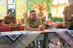 Dampak Erupsi Anak Krakatau, Wali Kota Bekasi Tinjau Pelaksanaan PJJ di SMPN 14 dan SDN 6 Bintara