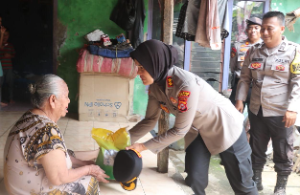 Kapolres Lebak Gelar Sambang Berkah di Muncang dan Sajira, Salurkan Sembako untuk Warga